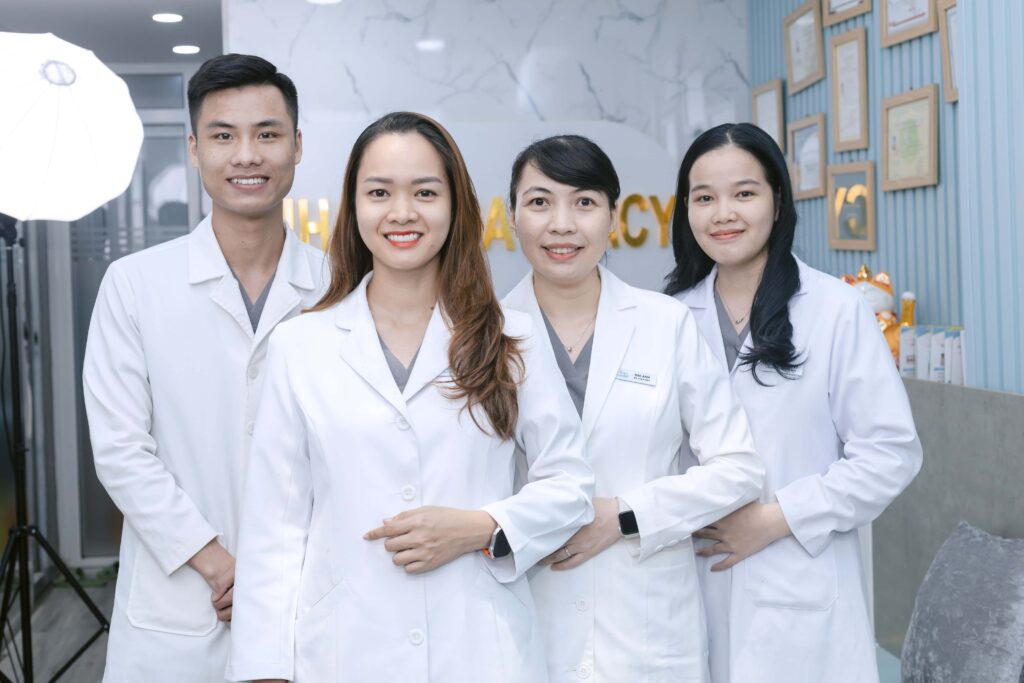 Hình ảnh bác sĩ Thảo Trang và các cộng sự tại nha khoa Tracy