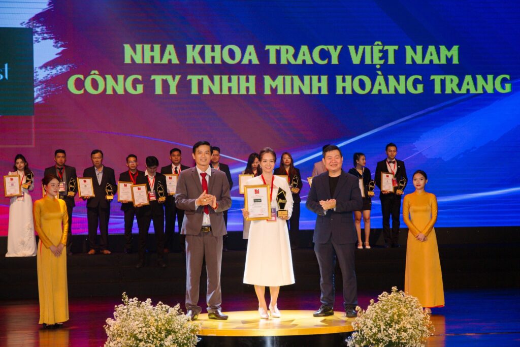 Bác sĩ Thảo Trang nhận giải thưởng The Best of VietNam
